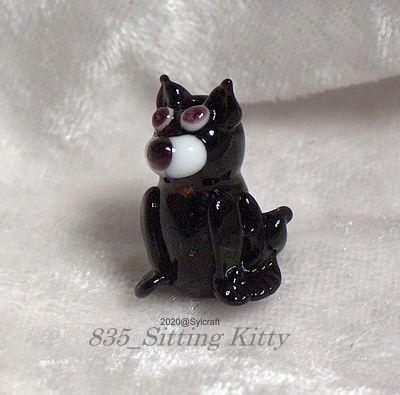 Sitting Kitty Lampwork Glass bead